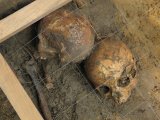czasem w grobach odkrywano dwie czaszki